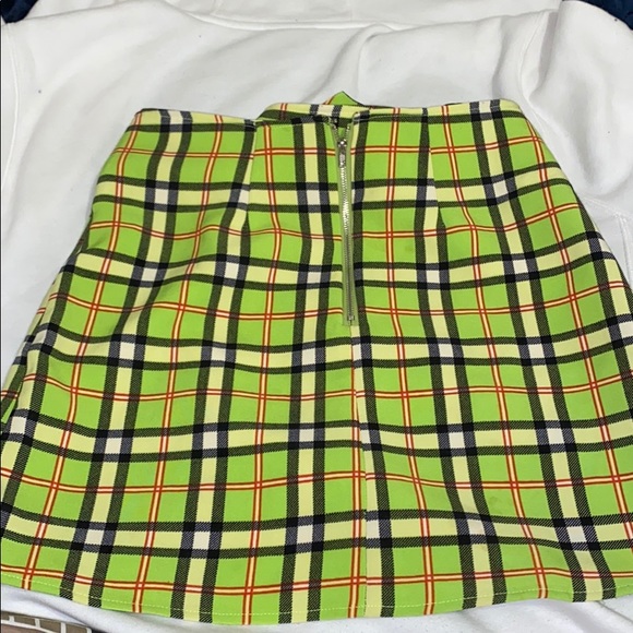 a 90 looking skirt - Picture 2 of 2